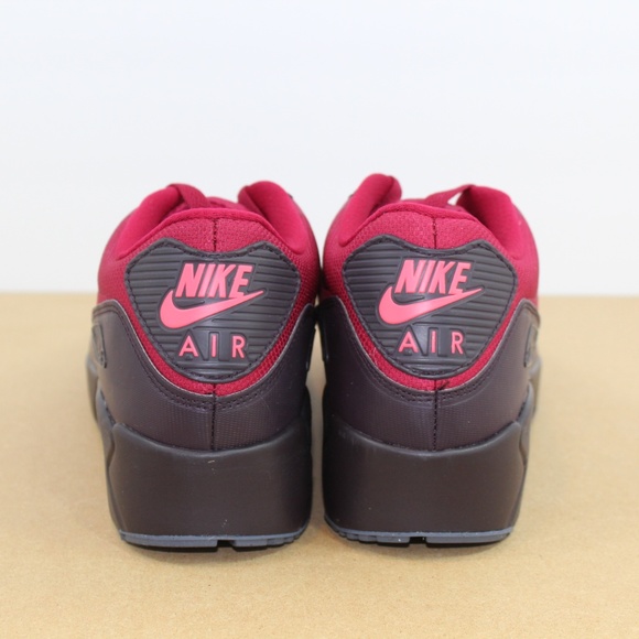 Nike Air Max 90 Ultra 2.0 Essential Athletic Shoe - Picture 2 of 7